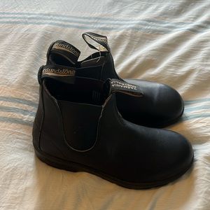 Black brand new blundstone books, size 3